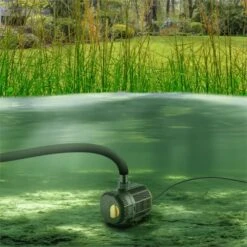 Nemesis T45 Teichpumpe 45W Leistung 2,5m Förderhöhe 2700l/h Durchsatz 8 Nemesis T45 Teichpumpe 45W Leistung 2,5m Förderhöhe 2700l/h Durchsatz -Wundervoller Gartenladen 10031918 yy 0002 ambient vPCL2 Pump 45W