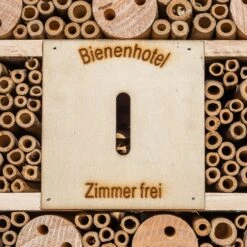 Insektenhotel Mit Spitzdach Aufhängung Ganzjährig Bewohnbar Holz 13 Insektenhotel Mit Spitzdach Aufhängung Ganzjährig Bewohnbar Holz -Wundervoller Gartenladen 10038022 yy 0005 logo