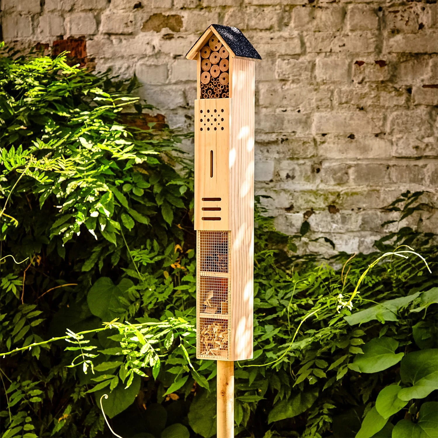 Insektenhotel Mit Erdspieß Ganzjährig Bewohnbar Holz 6 Insektenhotel Mit Erdspieß Ganzjährig Bewohnbar Holz – Bild 4