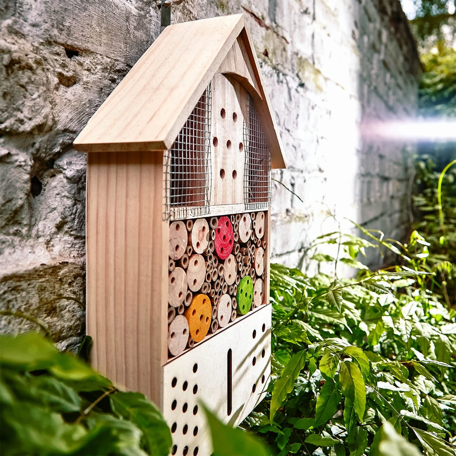 Insektenhotel Mit Farbklecksen Ganzjährig Bewohnbar Pinienholz 6 Insektenhotel Mit Farbklecksen Ganzjährig Bewohnbar Pinienholz – Bild 4