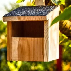Nistkasten Für Halbhöhlenbrüter Aufhängung Asphaltdach Rotzeder -Wundervoller Gartenladen 10038138 yy 0005 logo